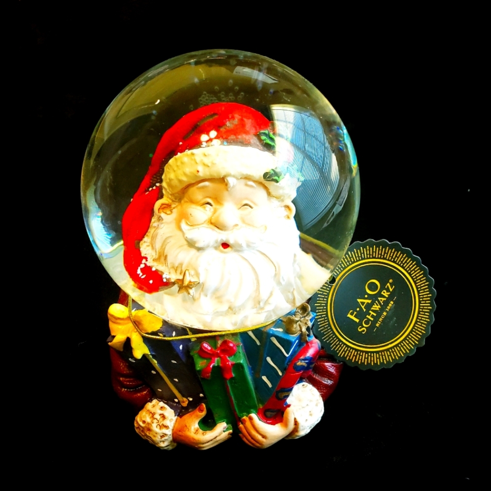 F.A.O. Schwartz Santa Claus Musical Snowglobe